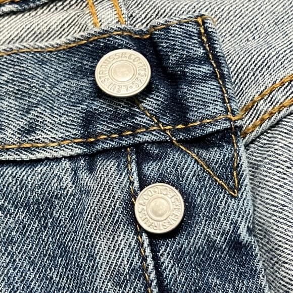 Levi's 501 Mens Jeans Fit 32X32 Blue Button Fly Denim - Picture 3 of 16